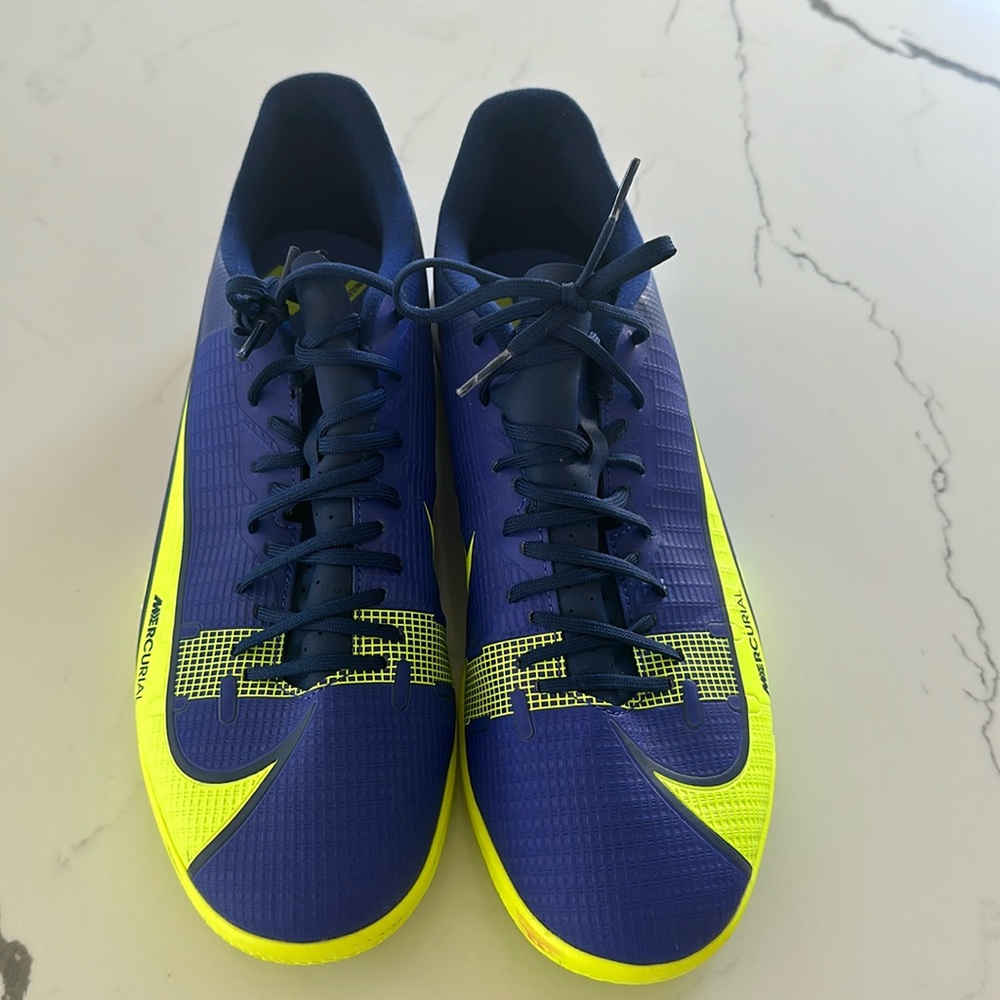 I am selling these blue flat ground bike mercurials.